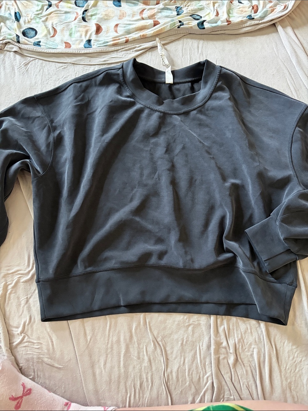 B64 Lululemon Women's 6 Charcoal Gray Cropped Sweatshirt - Casual Pullover
